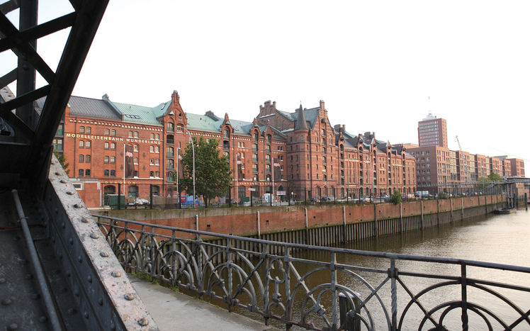 Anlage Aussen Blick Bruecke Wunderland