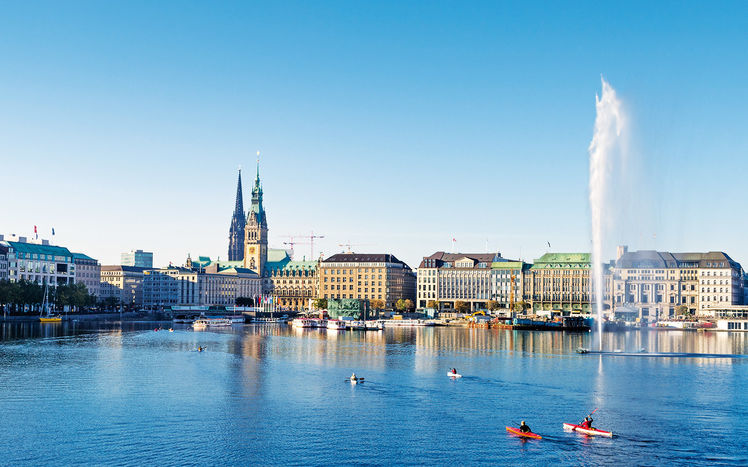 Content Hamburg Alster Skyline