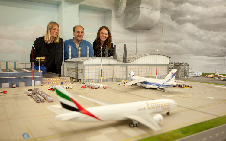 Besucher hinter den kulissen fuehrung Flughafen