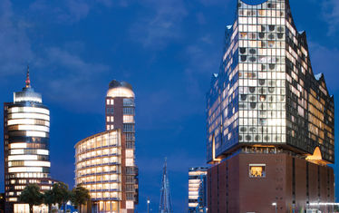 Hamburg HafenCity Elbphi Uebersicht Nacht 3 Verkleinert