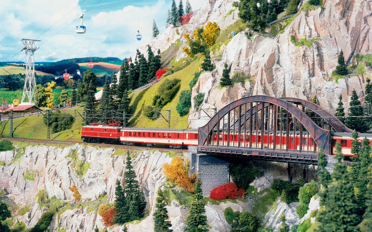 Oesterreich Alpen Bruecke Lift Zug