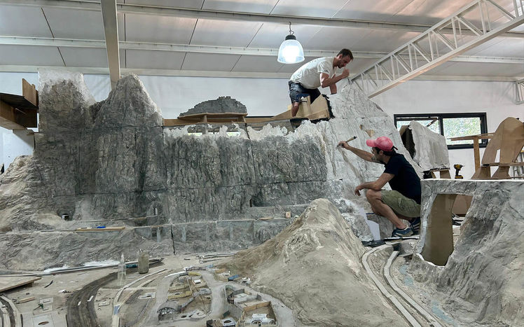 Regenwald bau pilar berge