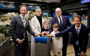 Monaco Eroeffnung Fuerstenfamilie FG Braun Buzzer