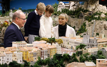 Monaco Eroeffnung Fuerstenfamilie Palast